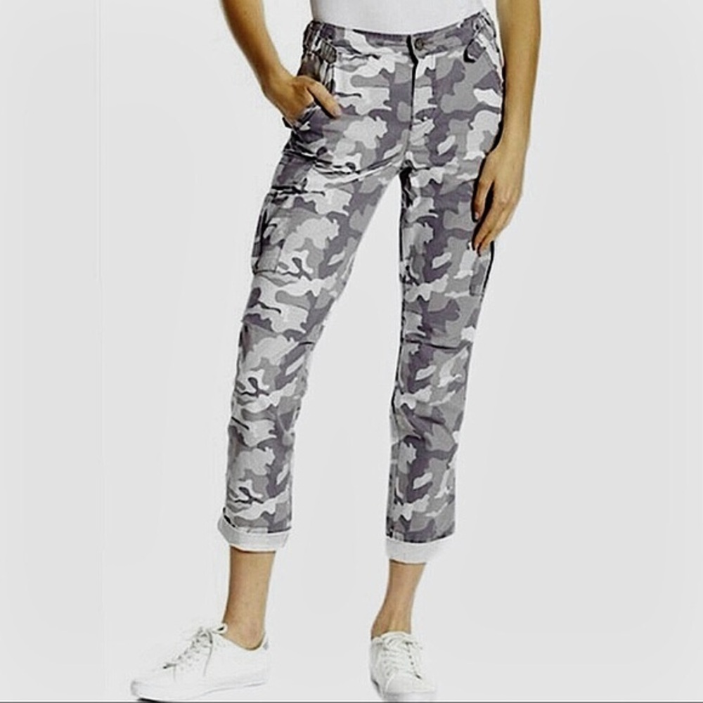 William Rast NWT Women’s Camouflage Cargo Pants 24‎